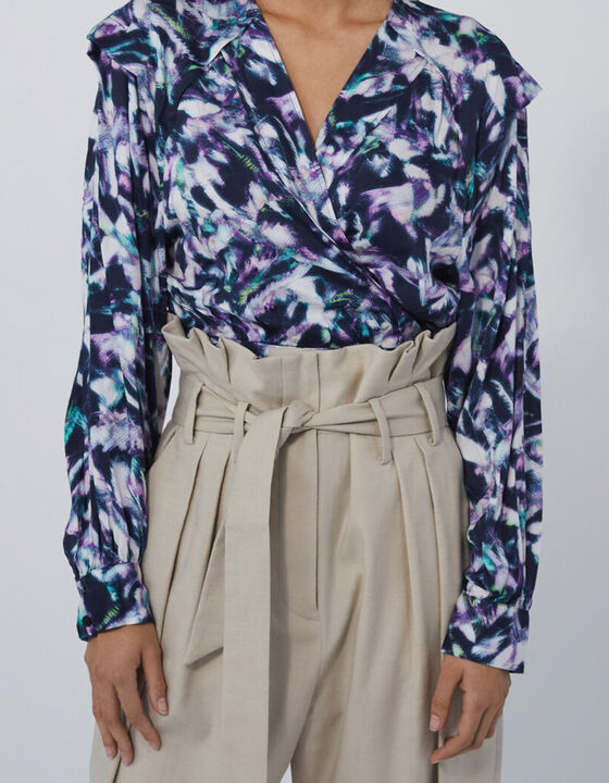 KUTE LOW-CUT BLOUSE